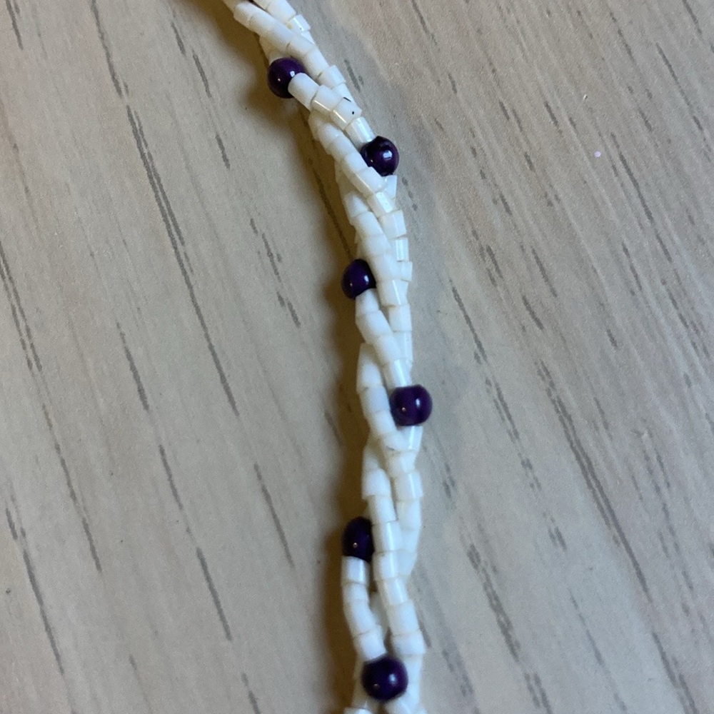 2 Shell Necklaces - Picture 9 of 11